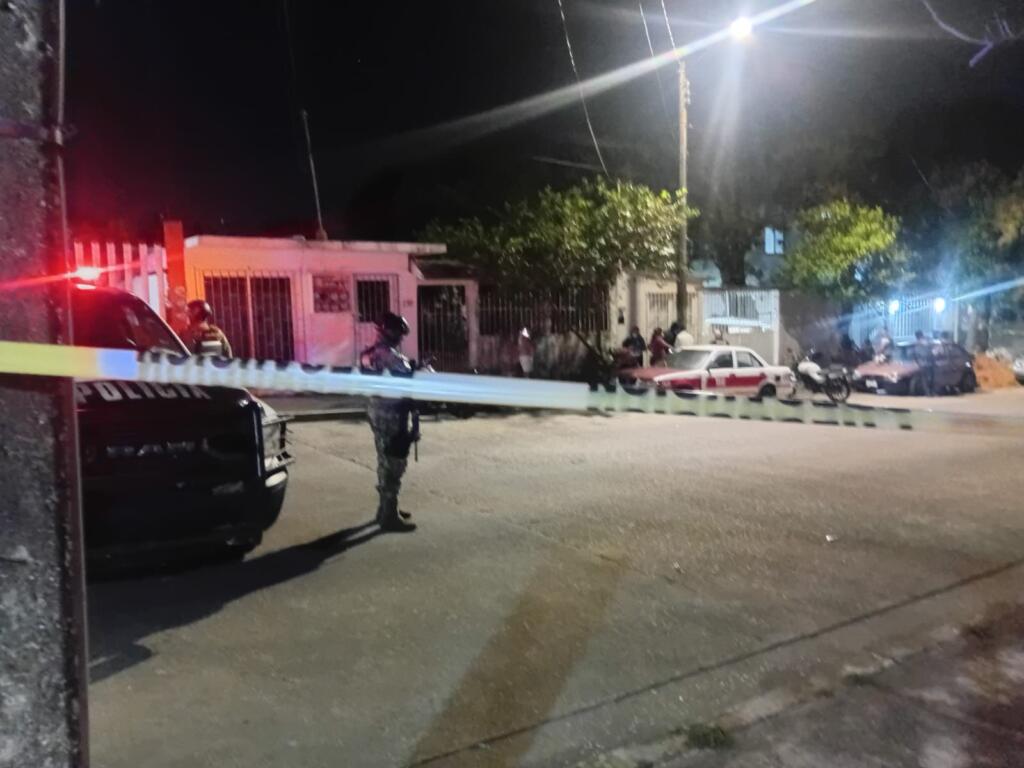 Localizan a un hombre colgado y en estado de descomposición en vivienda de la colonia Benito Juárez Coatzacoalcos