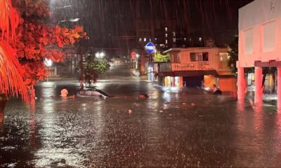 *Una moto acuática navegando, y nueve autos quedaron bajo el agua por fuerte lluvia en Coatzacoalcos*