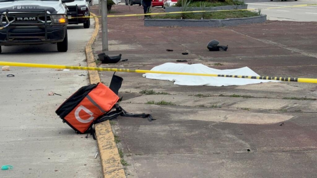 Muere repartidor de Didi Food en accidente sobre avenida Universidad, frente a Plaza Forum de Coatzacoalcos