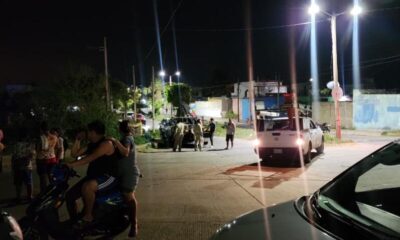 Vecinos de diferentes colonias de Coatzacoalcos retuvieron a personal de CFE y bloquean puente ante falta de luz