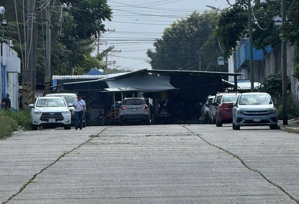 CFE detectó “diablitos” en el mercado de la Roma y ahora reclama un adeudo al Gobierno de Minatitlán que rebasa el medio millón de pesos; esto sabemos del robo de energía eléctrica