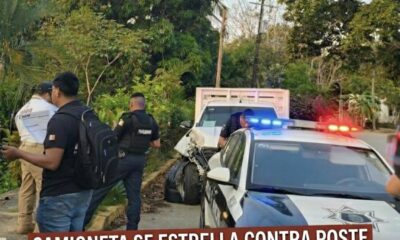 Camioneta se estrella contra poste en Cosoleacaque; vecinos solicitan reparación inmediata del daño