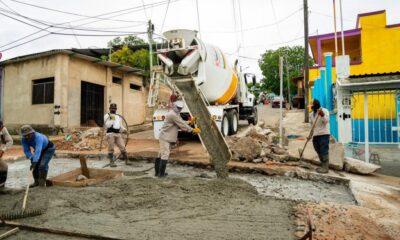Se realizan labores de rehabilitación vial en Minatitlán.