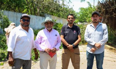 Guillermo Reyes Espronceda supervisa labores de mantenimiento vial