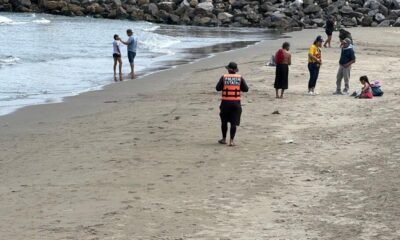 Guardavidas piden a bañistas prevenir incidentes en el mar en Coatzacoalcos, sobre todo en las escolleras