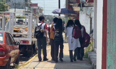 *Escuelas de Coatzacoalcos recortan horarios por ola de calor*