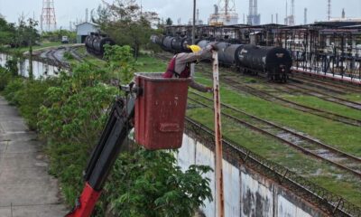 Continúan trabajos de mantenimiento en luminarias de Minatitlán