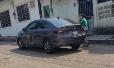 Motociclista sufre aparatosa caída tras choque contra auto en Santa Clara