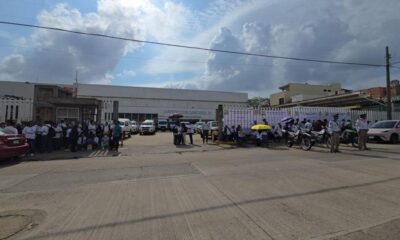 Se manifiestan en hospitales del sur de Veracruz; trabajadores de salud denuncian rezago histórico