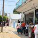 Piden autoridades de Bienestar evitar que los adultos mayores que reciben la pensión se expongan al sol por tiempo prolongado, ya que su dinero está asegurado en su cuenta