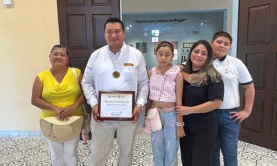 Reconocen al conductor de Quetzalli que desvió su ruta para llevar al hospital a mujer que se sintió mal en Coatzacoalcos