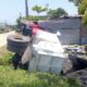 *Volcadura de camión en canal desata alerta entre vecinos de la Progreso y Paz de Coatzacoalcos*