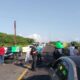Habitantes de Mundo Nuevo bloquean puente Coatzacoalcos I, exigiendo liberación de dos jóvenes que fueron detenidos por policías estatales