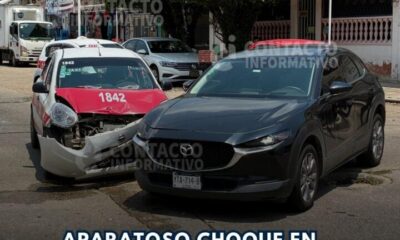 (+VIDEO) Aparatoso choque en la colonia La Bomba dejó cuantiosos daños materiales