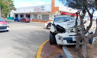 *No respetó la preferencia en Malpica y automóvil lo proyectó contra glorieta de Malpica e Independencia*