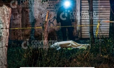 (+VIDEO) Ejecutan a mujer en calles de la Salinas de Gortari en Cosoleacaque; atacantes huyeron en motocicleta