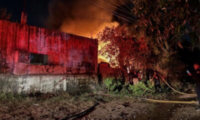 (+Vídeo) Voraz incendio consume vivienda en la colonia Miguel Hidalgo