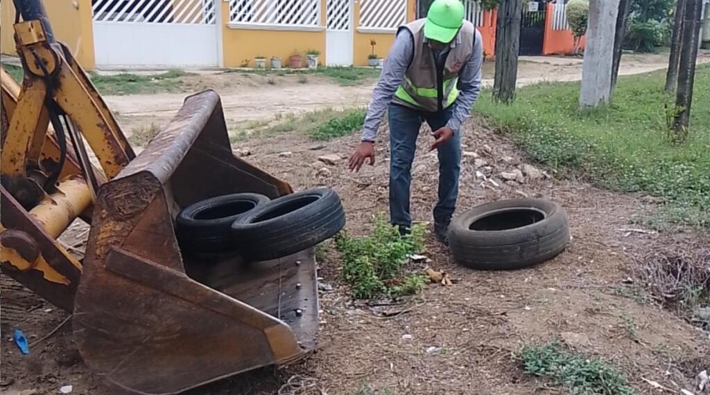 Retiran 25 toneladas de cacharros y llantas durante Jornada de Descacharrización en la colonia Peloteros