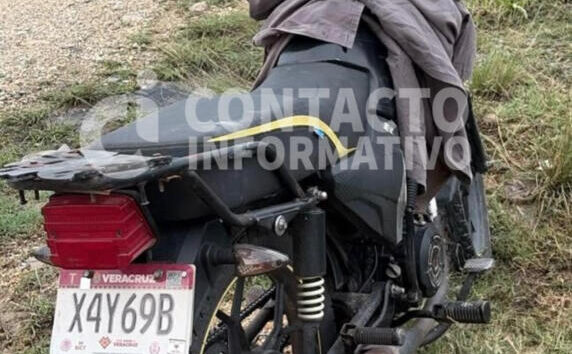 Taxista le habría cerrado el paso; adulto mayor termina lesionado tras derrapar en Cosoleacaque