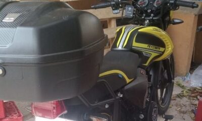 Delincuentes rompen portón y roban motocicleta durante la madrugada en la Insurgentes Sur