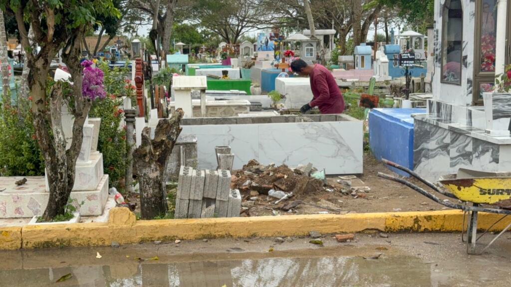 *Por presentarse cambios en reglamento de panteones de Coatzacoalcos, ahí se incluirá el padrón de albañiles para evitar cobros excesivos*