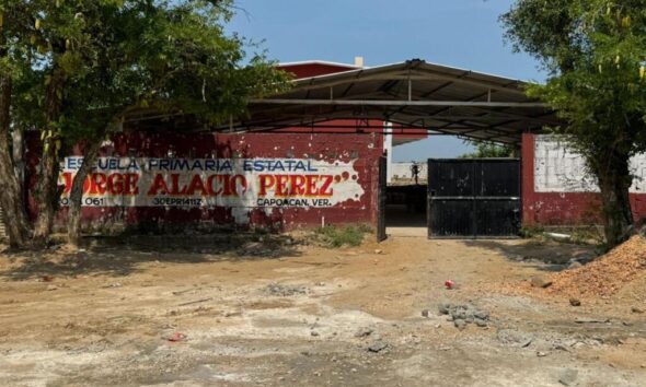 Logran destrabar acceso a escuela Jorge Alacio Pérez en Capoacan; paso será restringido y con condiciones