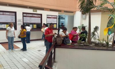 Llegan primeros interesados por las 100 vacantes para albañiles en Coatzacoalcos