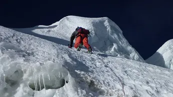 Avalancha causa muerte de mexicano y su pareja canadiense en nevado Tocllaraju de Perú