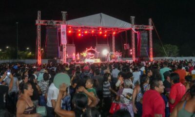 Al ritmo de Jimmy Sale Calor y grandiosos regalos, Cirilo Vázquez Parissi festeja a las mamás de Cosoleacaque