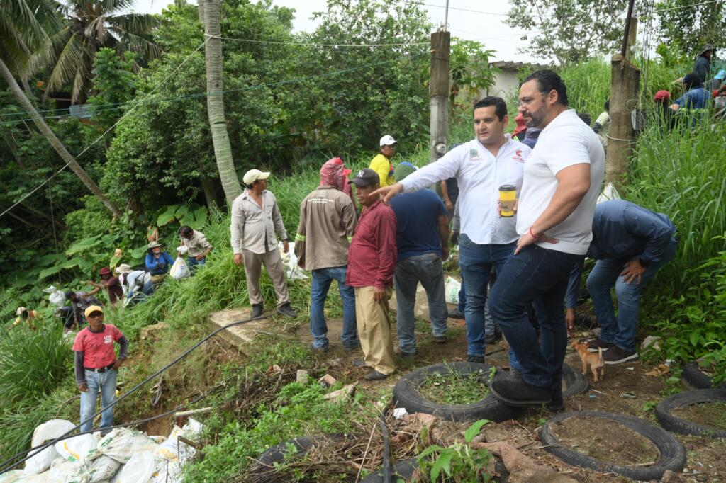 “Hay que sacar adelante Coatzacoalcos”: Pedro Miguel recorre áreas afectadas por la tormenta en Coatzacoalcos