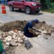 Gobierno Municipal realiza reparación en toma domiciliaria