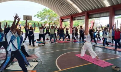 Promueven bienestar emocional con jornada de yoga para el cuidado de la salud mental