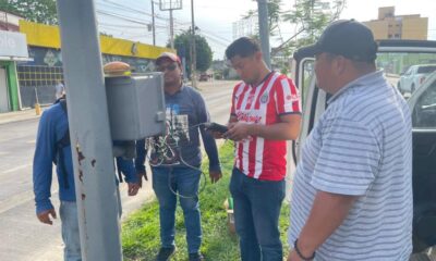 Gobierno de Minatitlán da mantenimiento a semáforos en avenida Justo Sierra