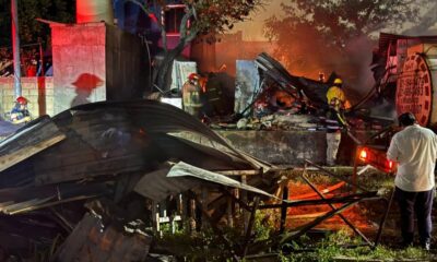 Mujer resulta intoxicada durante incendio de carpintería en la colonia Rafael Hernández Ochoa