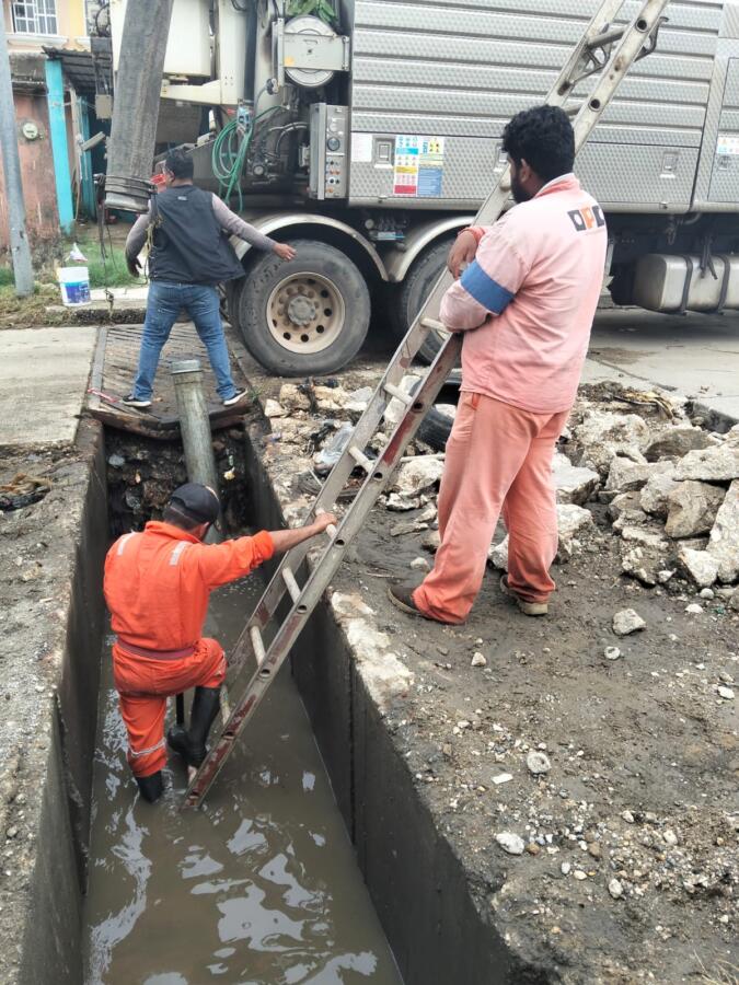 Intensifica Gobierno de Coatzacoalcos desazolve y limpieza para prevenir inundaciones