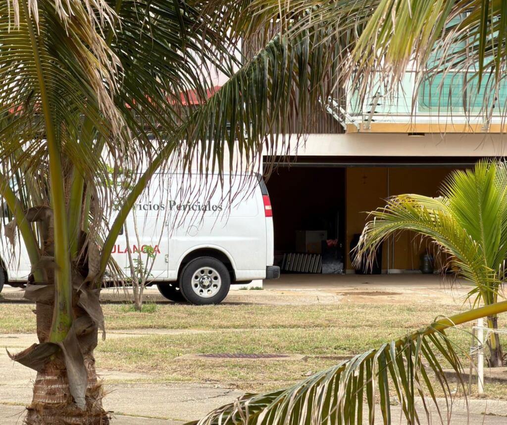 Arriba otra unidad del Semefo a vivienda cateada por la AIC en Paraíso Campestre de Coatzacoalcos