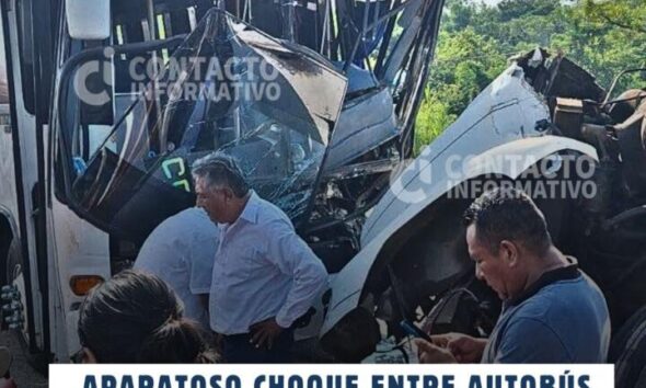 Aparatoso choque entre autobús Sotavento y volteo deja más de 15 heridos en Cosoleacaque, Ver.