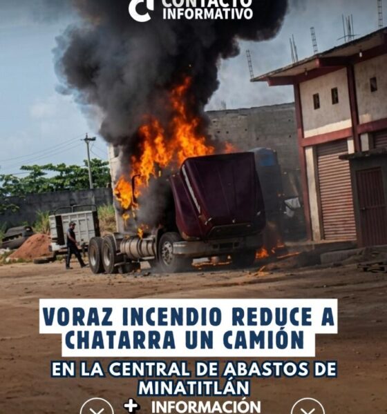 Voraz incendio reduce a chatarra un camión en la Central de Abastos de Minatitlán