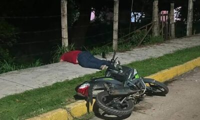 Muere motociclista tras derrapar en calles del Centro de Jáltipan