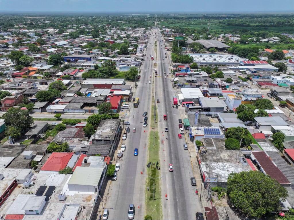 Gobierno de Minatitlán trabaja en el mantenimiento de espacios públicos