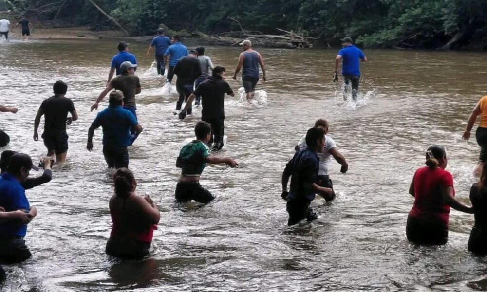 Buzos descienden más de 60 metros en cenote; búsqueda de Erasto continúa sin resultados