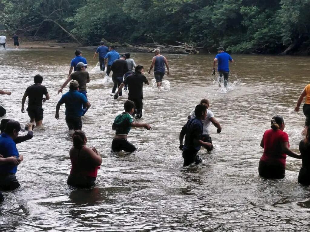 Buzos descienden más de 60 metros en cenote; búsqueda de Erasto continúa sin resultados