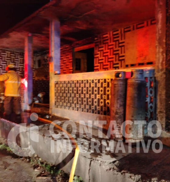 Intoxicado tras incendio en su casa; lo rescatan inconsciente en Las Fuentes