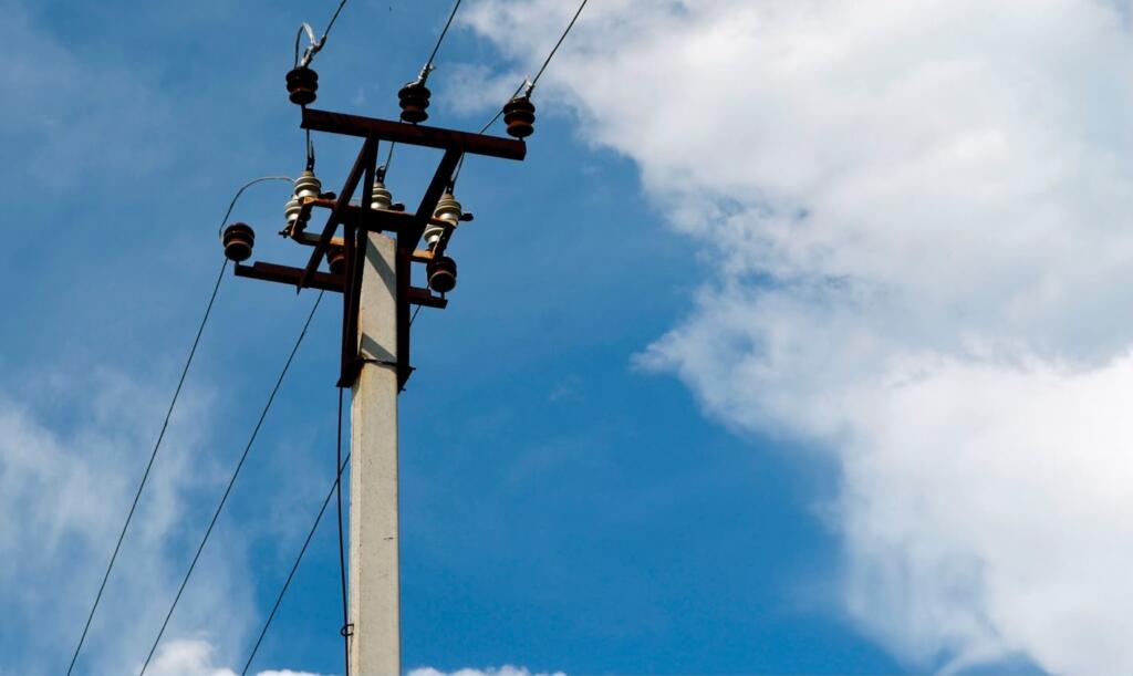 Después de cinco días, CFE restablece la energía eléctrica en la colonia Santa Clara