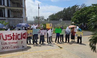 *Se manifiestan familias de policías de Ixhuatlán del Sureste, insisten que se esclarezca su situación y sean liberados*