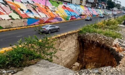 Crece enorme socavón al lado del Puente de la colonia La Bomba