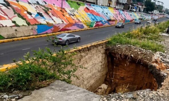Crece enorme socavón al lado del Puente de la colonia La Bomba
