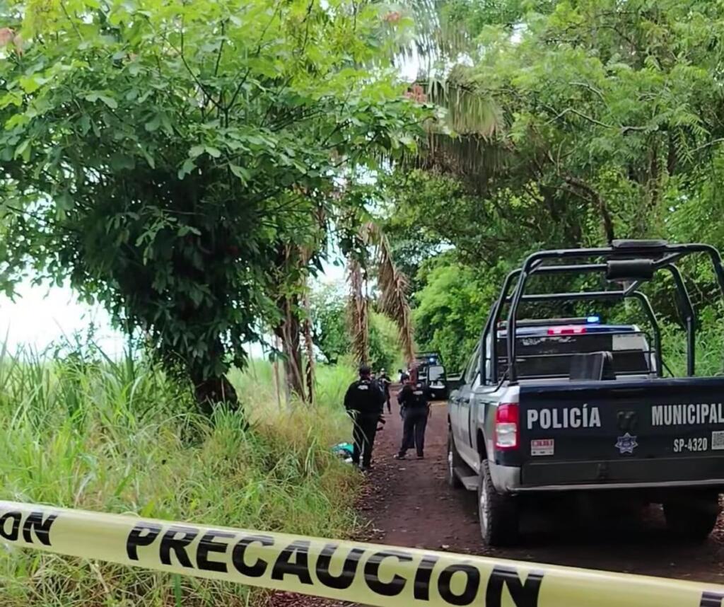 Hallan cuerpo embolsado en camino de terracería de Lerdo de Tejada