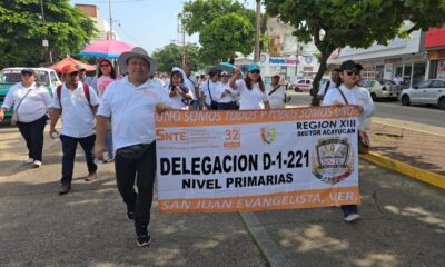 Marchan maestros de la Sección 32 del SNTE en Coatzacoalcos; denuncian que hasta 500 docentes enfrentan rezagos laborales