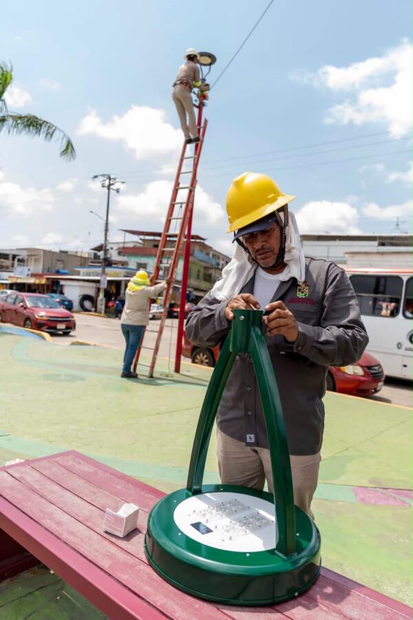 Realizan rehabilitación de luminarias en el Malecón Ribereño